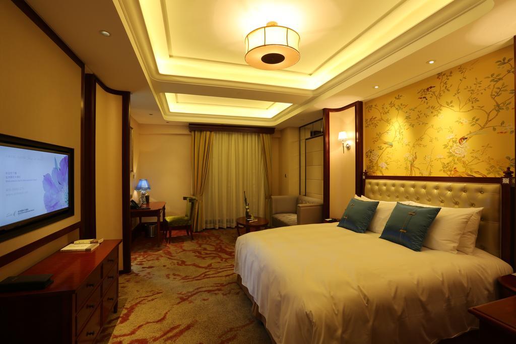 S&N Zhejiang Linhai International Hotel Room photo