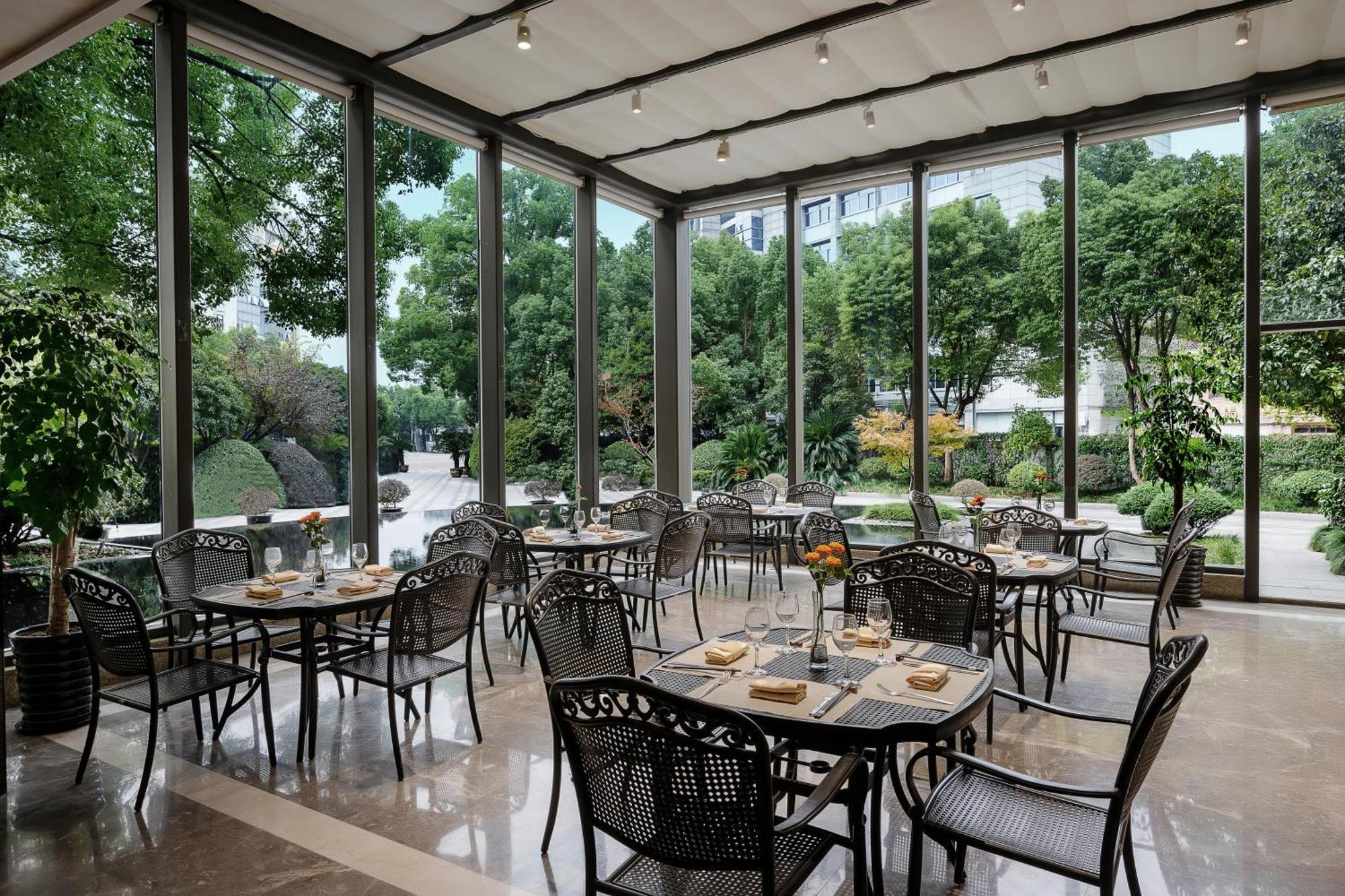 S&N Zhejiang Linhai International Hotel Exterior photo