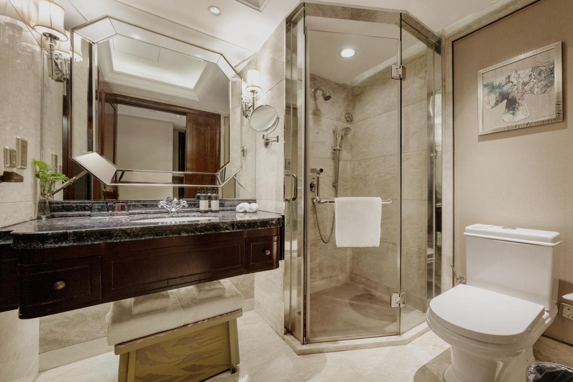 S&N Zhejiang Linhai International Hotel Exterior photo