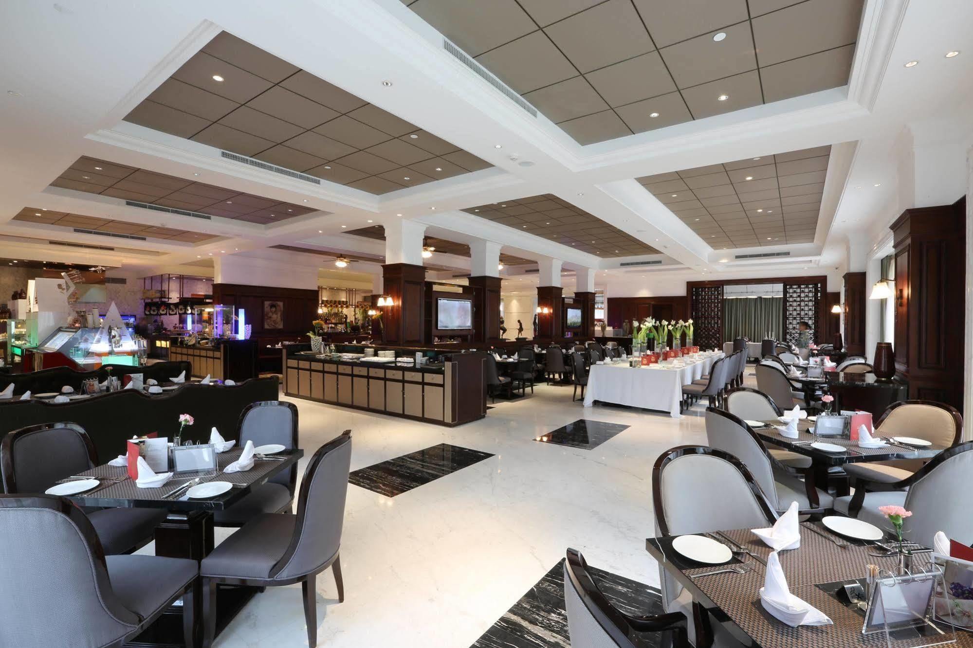 S&N Zhejiang Linhai International Hotel Exterior photo