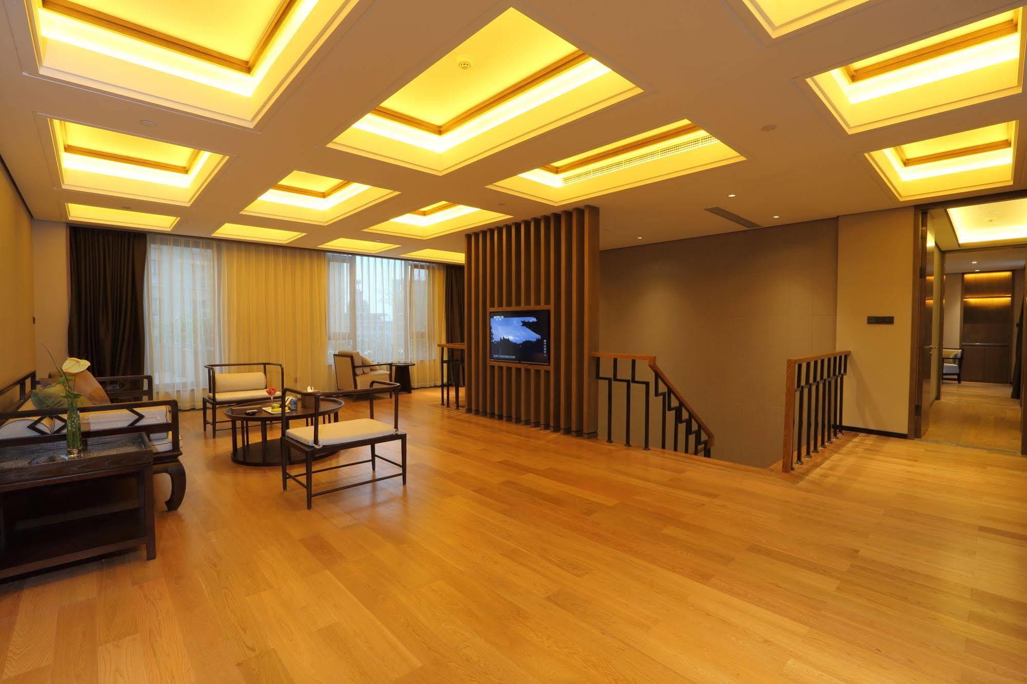 S&N Zhejiang Linhai International Hotel Exterior photo