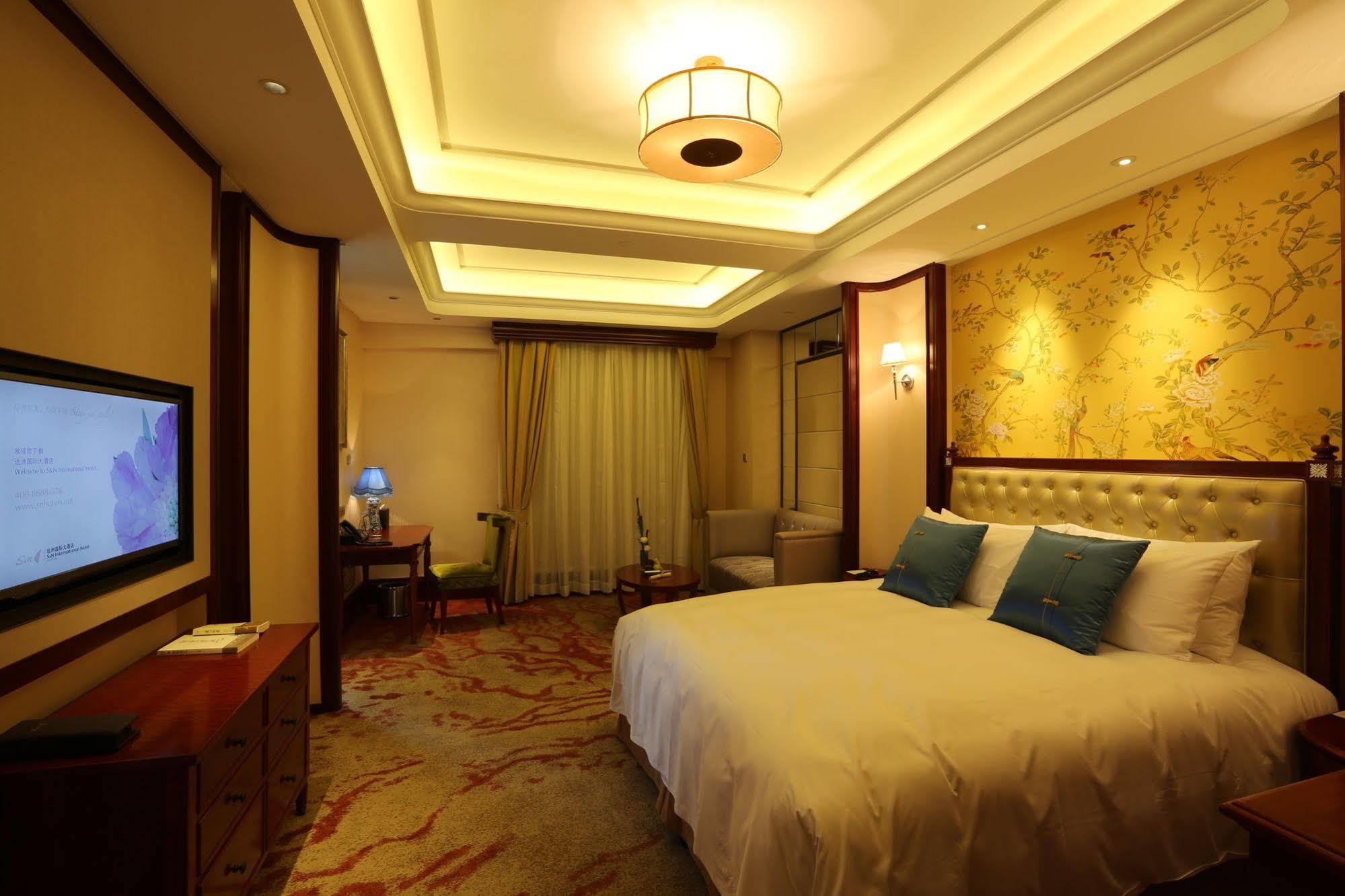 S&N Zhejiang Linhai International Hotel Exterior photo