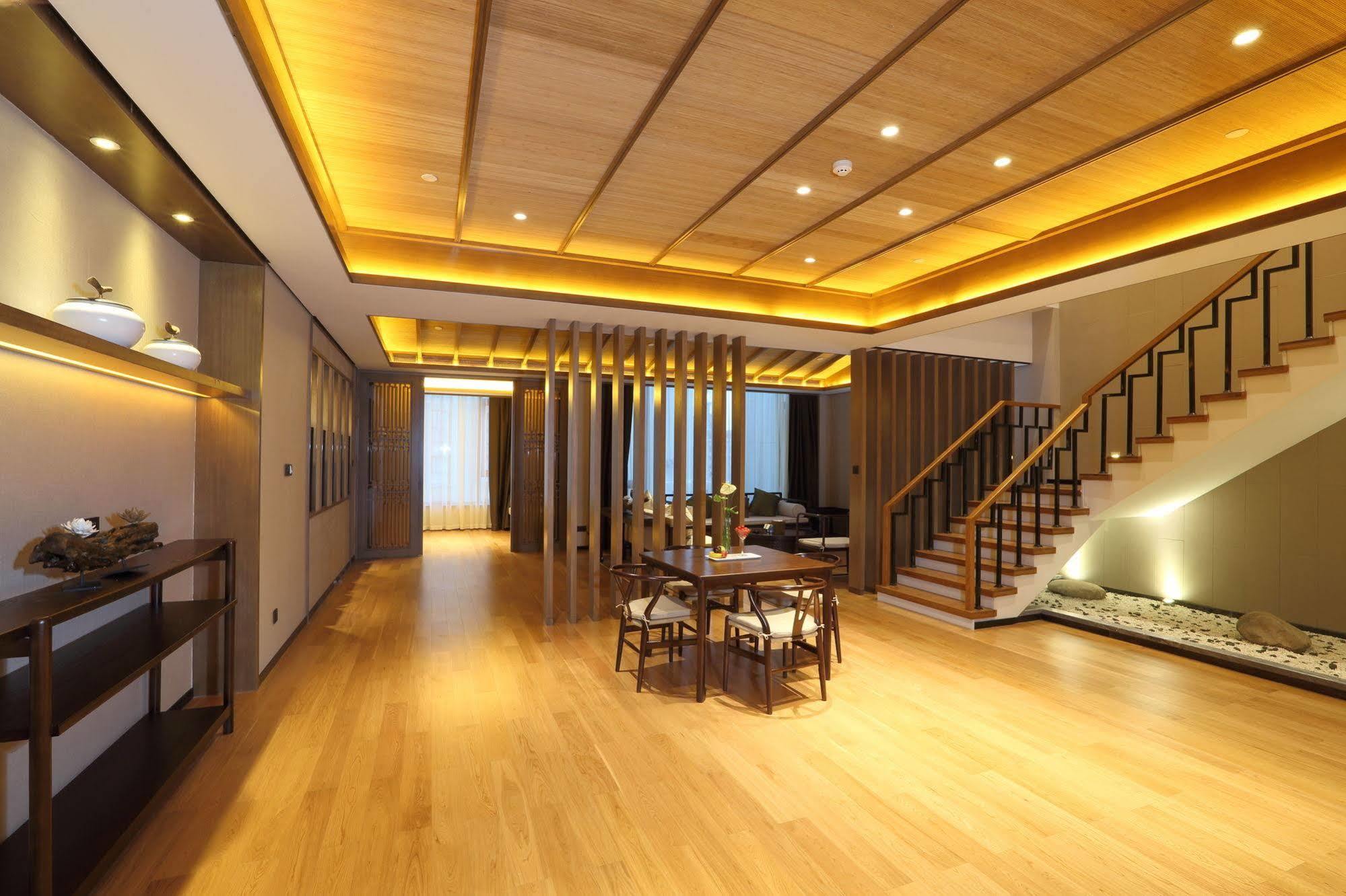 S&N Zhejiang Linhai International Hotel Exterior photo